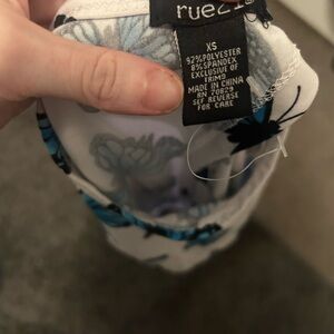 Rue21 White and Blue Floral Short Sleeve Tee